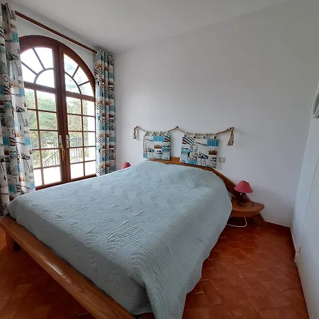 Villa Blanche Spacieuse Pour 8 *