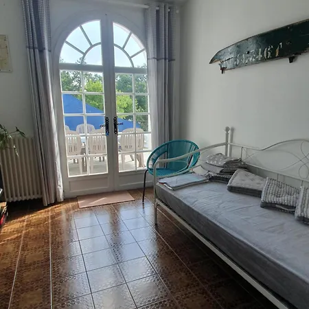 Villa Blanche Spacieuse Pour 8