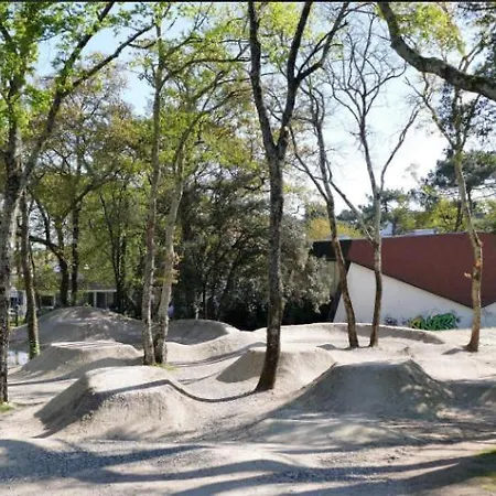 Blanche Spacieuse Pour 8 Villa La Tremblade