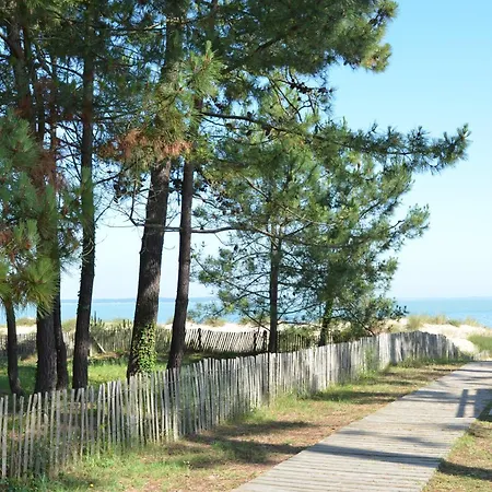 Villa Blanche Spacieuse Pour 8 *
