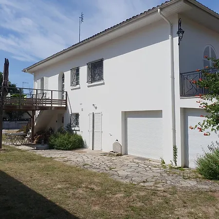 Villa Blanche Spacieuse Pour 8