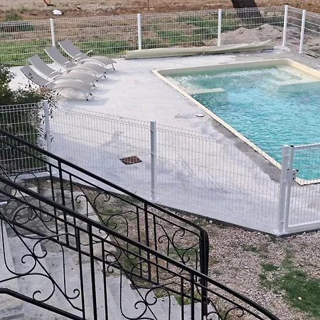 Villa Blanche Spacieuse Pour 8 *